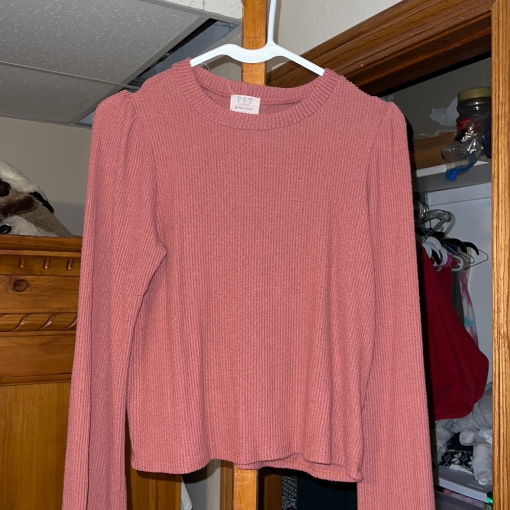 Pink sweater - Picture 1 of 2
